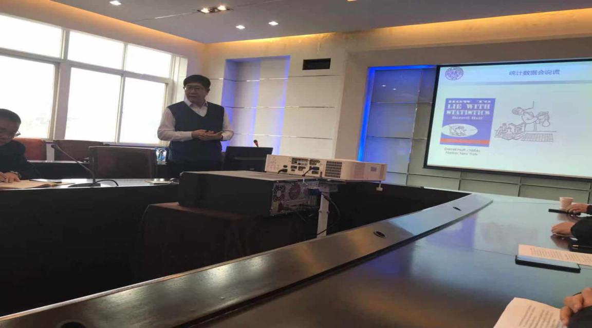 七旬老人楼道摔倒,吉莲社区迅速出动紧急救助