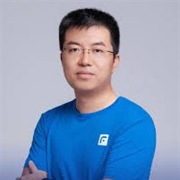 蒙圩镇：光伏板下鱼虾跃 立体发展产业兴